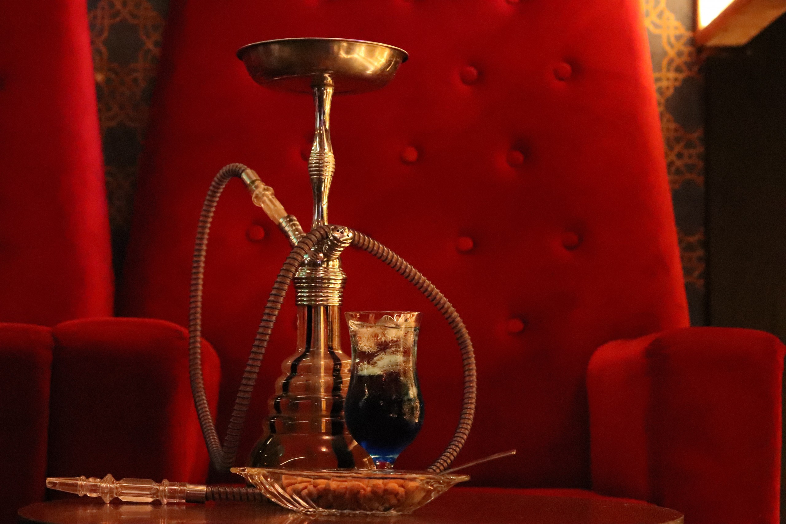 Règles et normes de la chicha : tout ce que vous devez savoir lorsque vous fumez la chicha avec d'autres