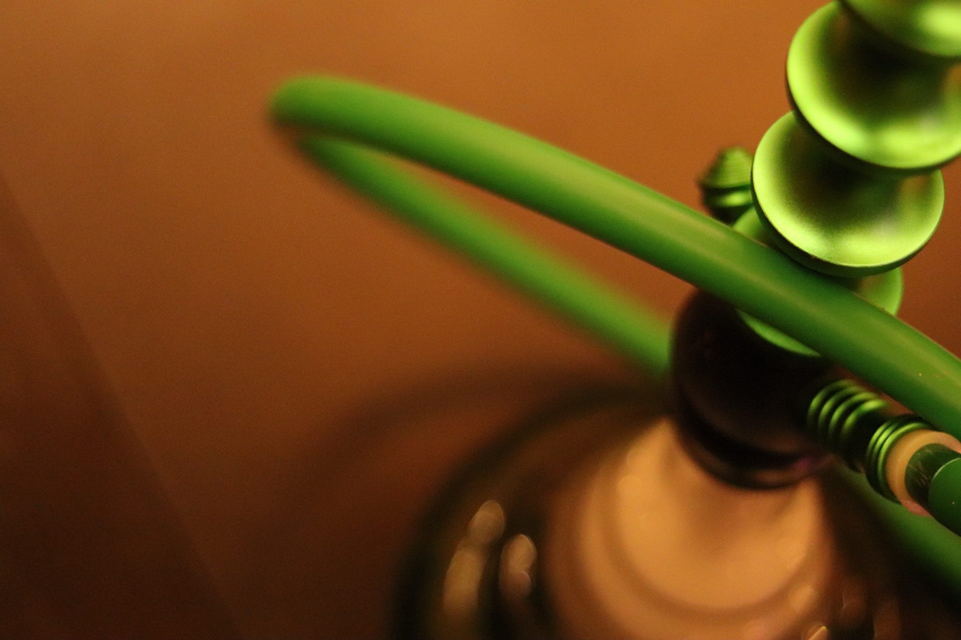 Narguilé en bois ou en verre : quelle est la différence ?